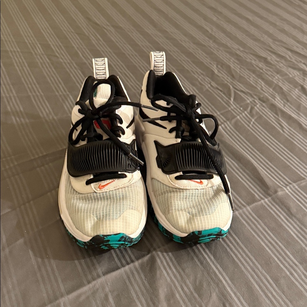 Nike Freak 3 youth basketball shoes
